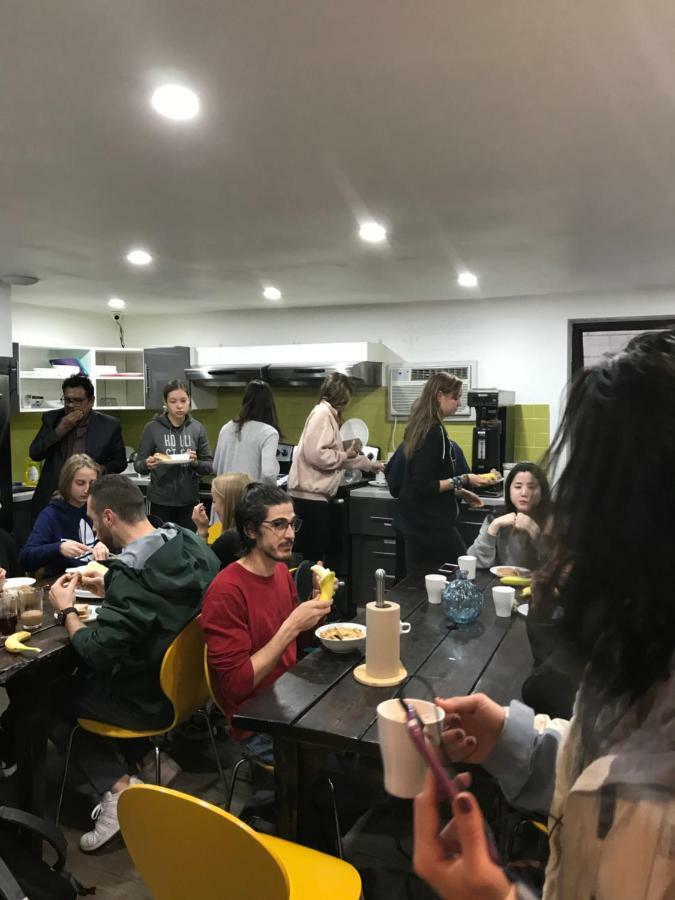Хостел Kensington College Backpackers Торонто Экстерьер фото