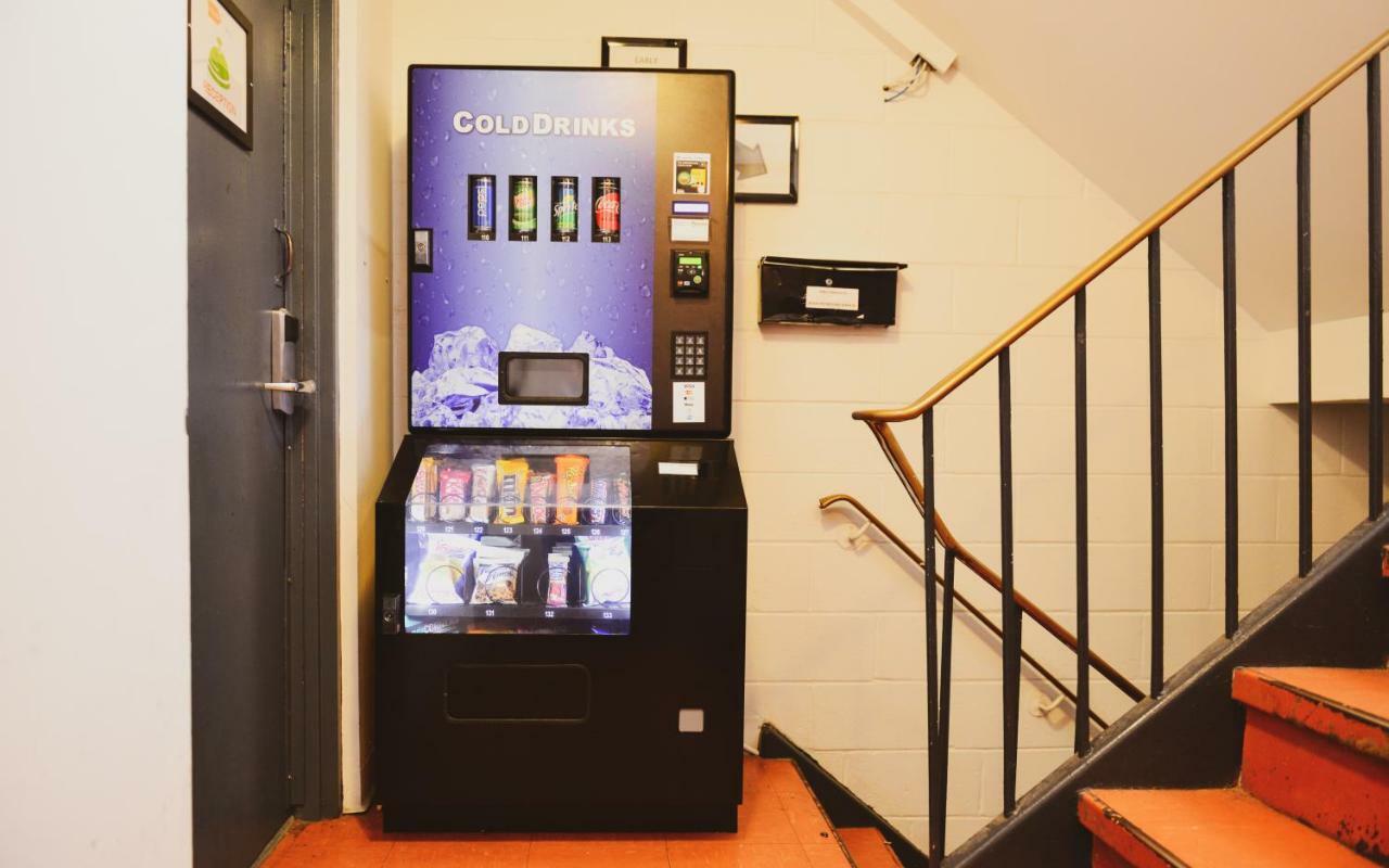 Хостел Kensington College Backpackers Торонто Экстерьер фото